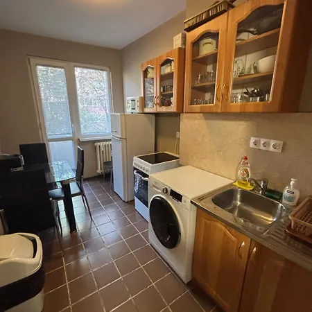 Free Parking, Near To Street , 2 Br
