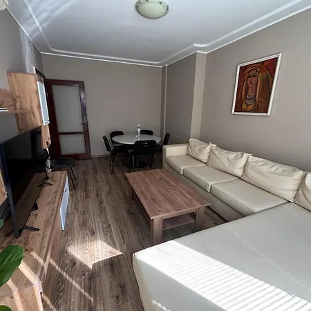 Free Parking, Near To Street , 2 Br Апартаменты София